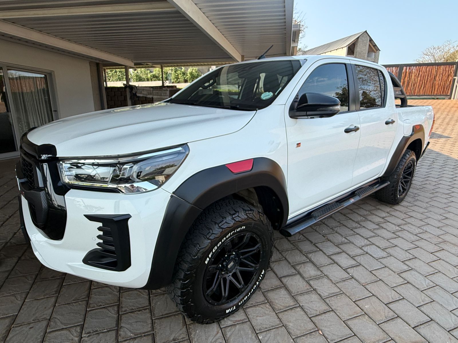TOYOTA Hilux